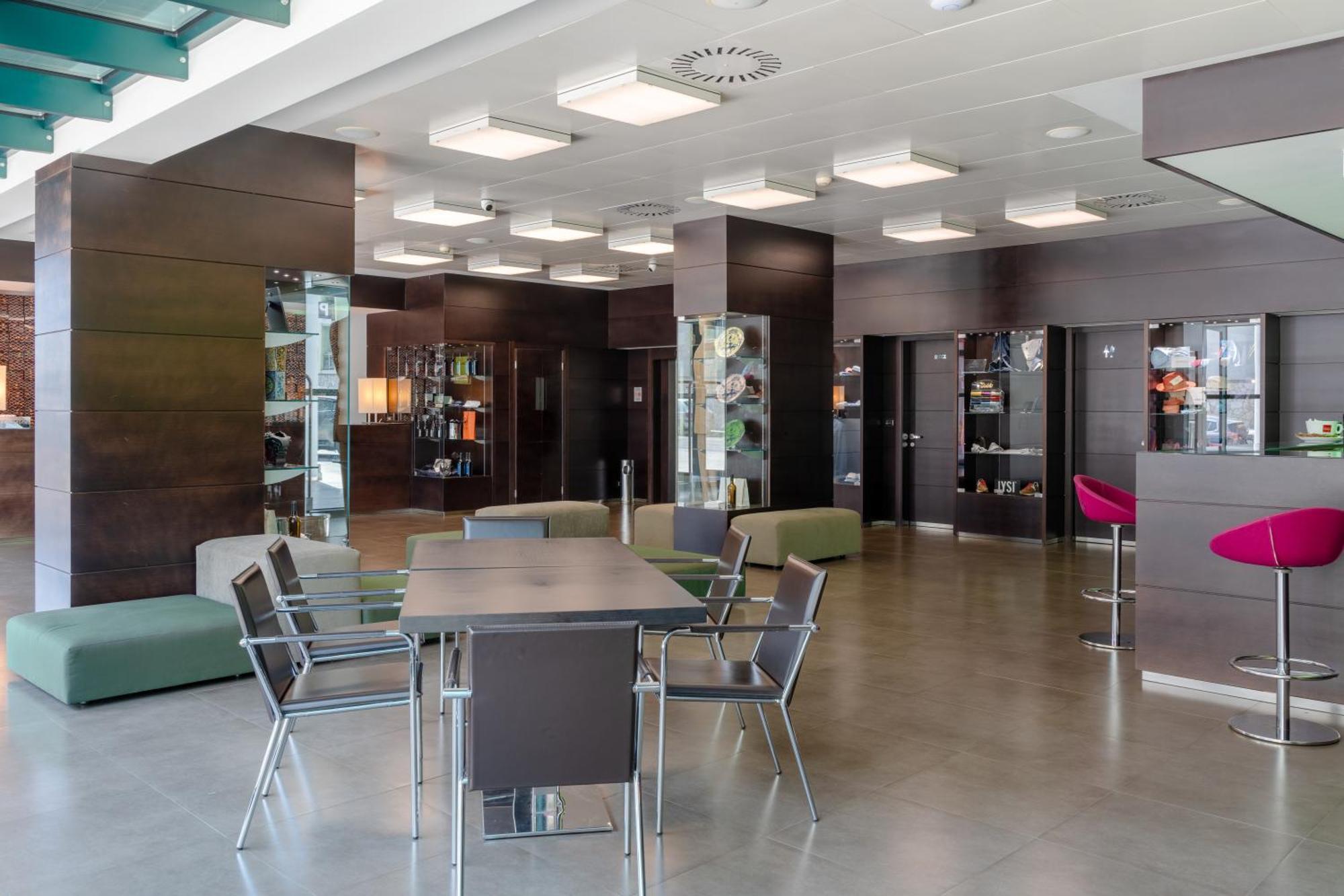 Ariha Hotel