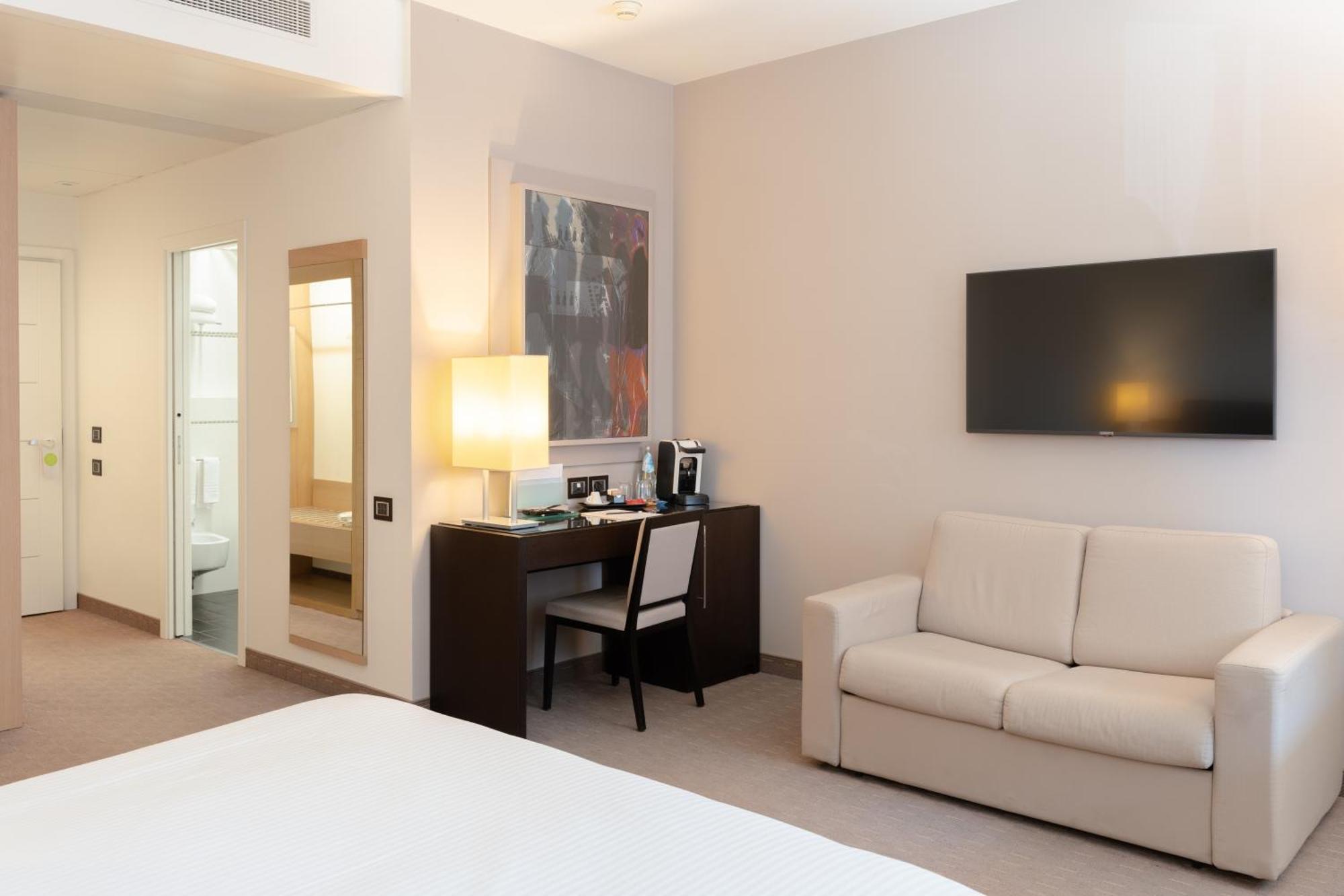 Ariha Hotel 4*